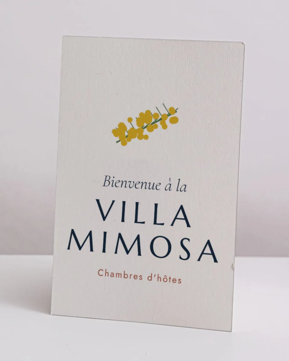 Panneau en acrylique imprimé en couleur : Bienvenue à la Villa Mimosa, chambres d'hôtes