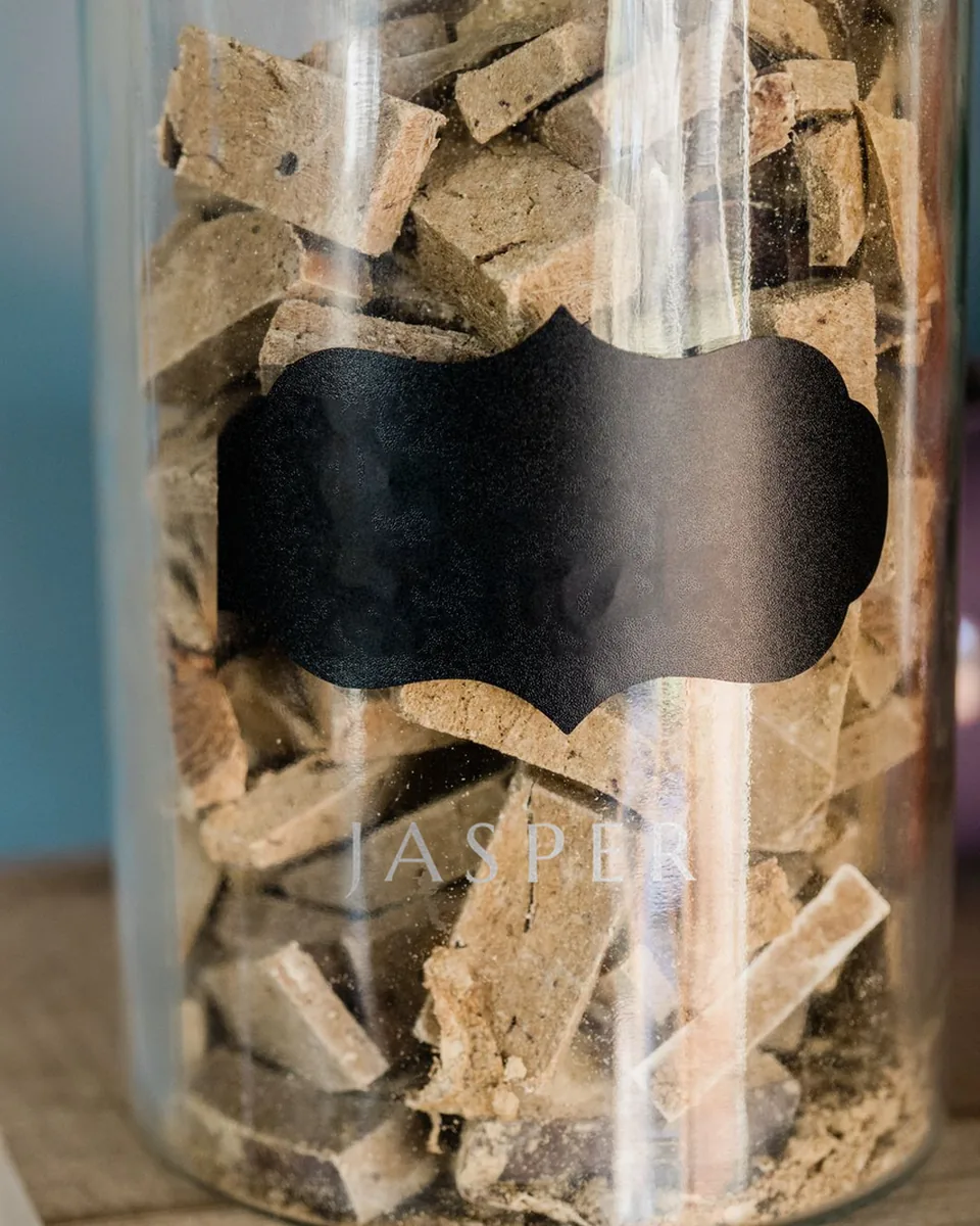 Bocal à friandises en verre, gravé JASPER en dépoli sous une étiquette ardoise