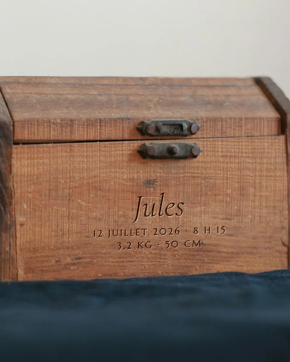 Coffret de naissance en bois à fermoirs, gravé « Jules », 12 juillet 2026, 3,2 kg, 50 cm